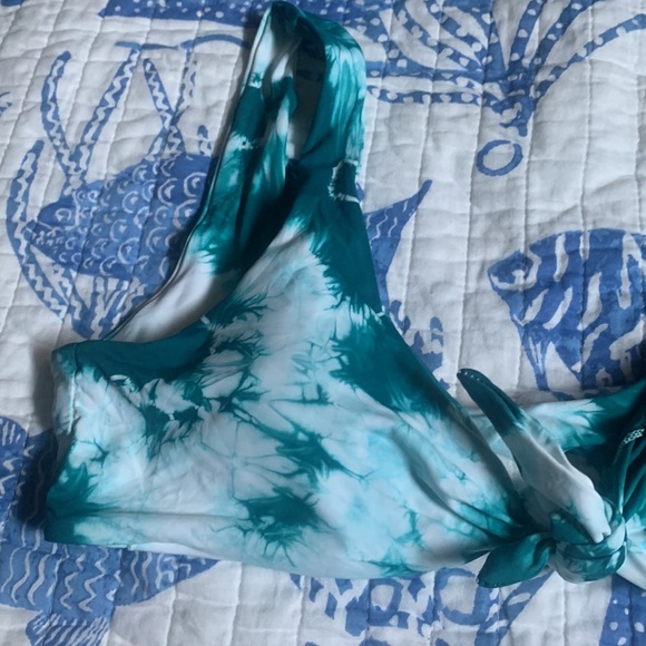 NWT DIPPIN' DAISY'S Micro Muse Bikini Top in Aqua Tie Dye - Picture 5 of 12